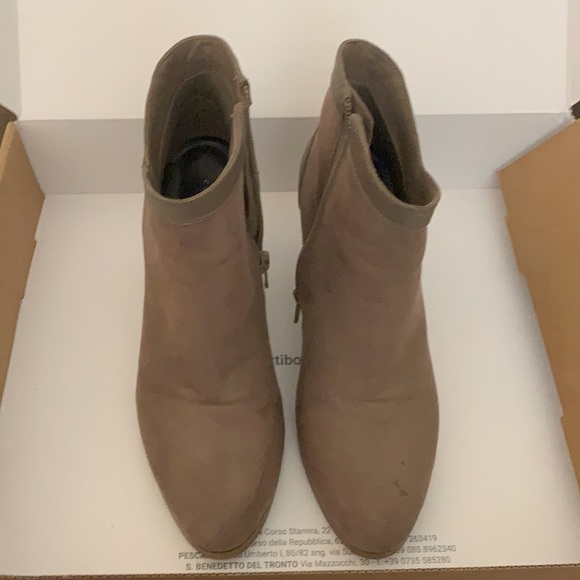 Boots - Picture 2 of 3